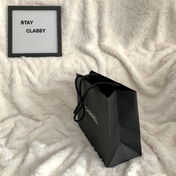 Chanel Authentic medium Paper Gift bag - Picture 2 of 3